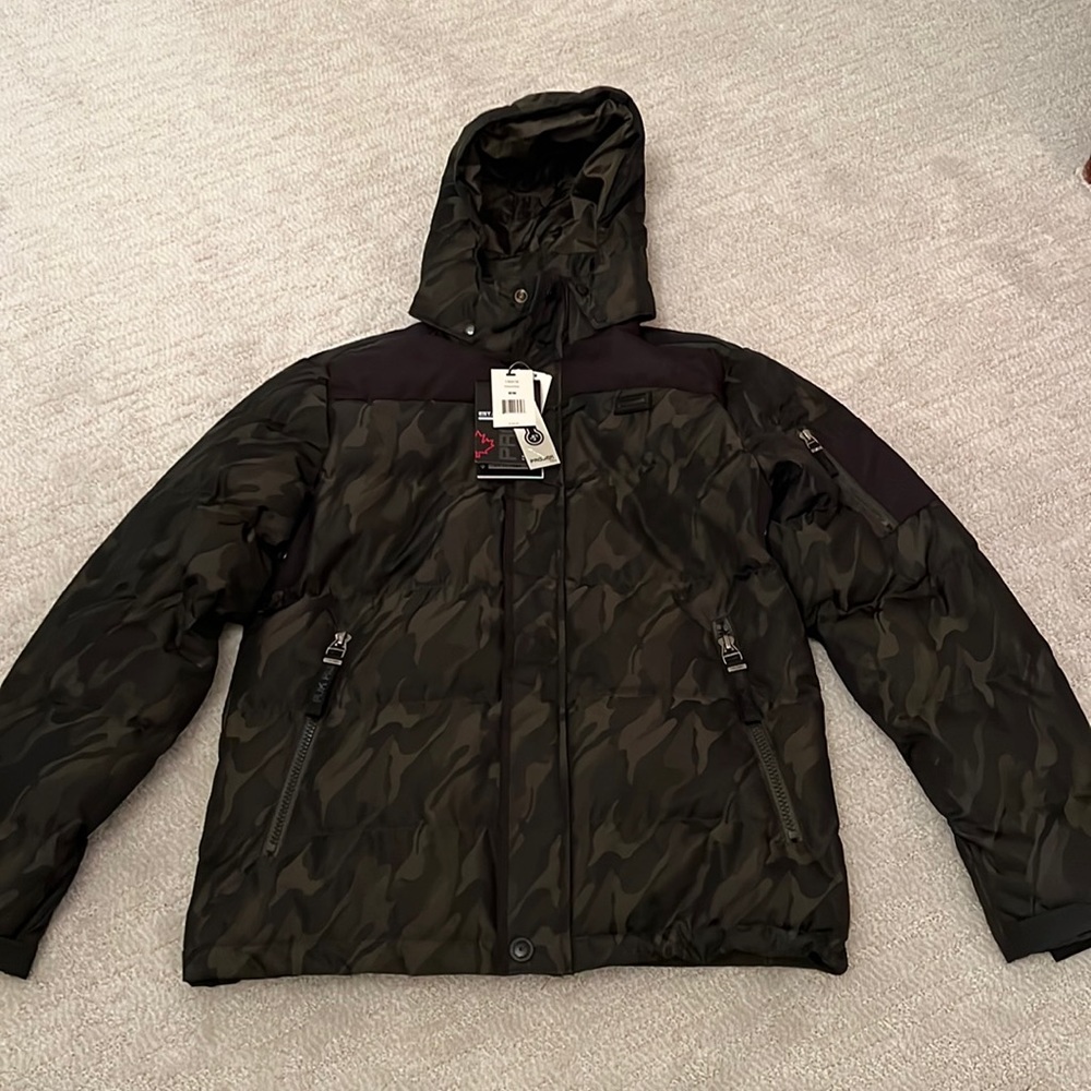 NWT, Men’s camouflage patterned coat, size medium